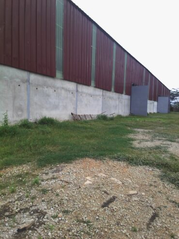 Location entrepot 2000 m2 à Abobo