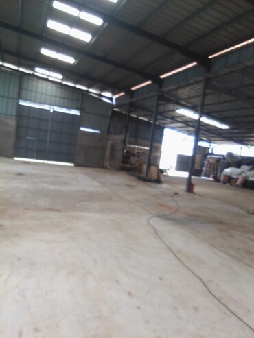 Location entrepot 2000 m2 à Abobo