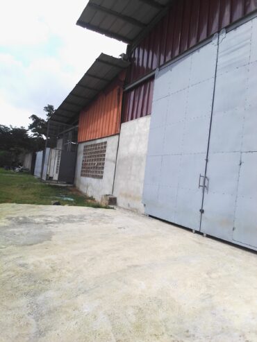 Location entrepot 2000 m2 à Abobo