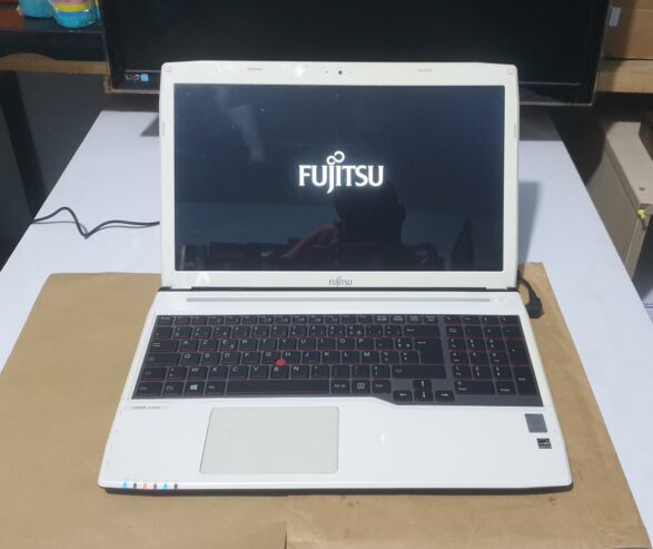 Ordinateur Fujitsu core i3