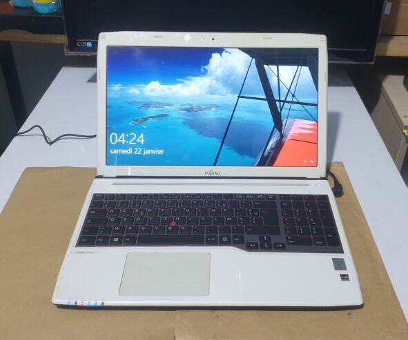 Ordinateur Fujitsu core i3