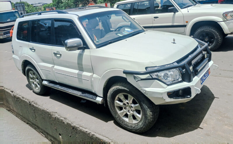 MITSUBISHI PAJERO 2011
