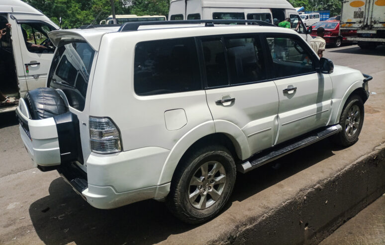 MITSUBISHI PAJERO 2011