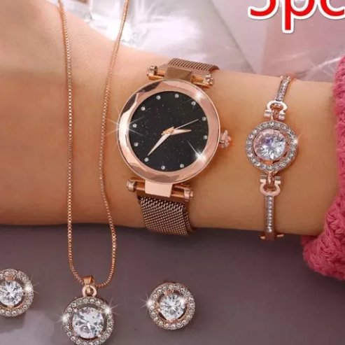 Des belles montres des femmes disponible très jolie