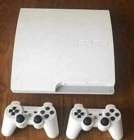 PS3 slim blanche 20 jeux deux manettes et accessoires