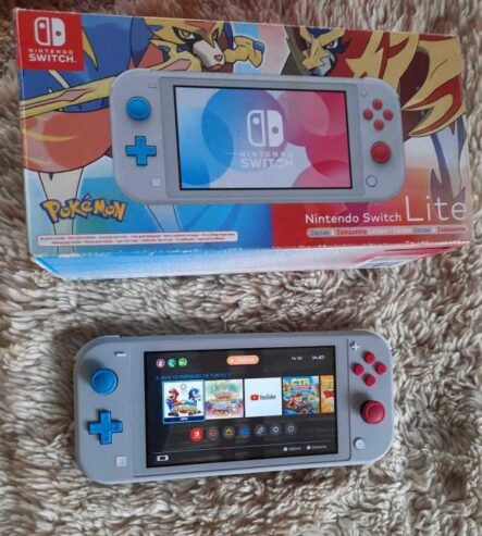 Nintendo Switch Lite avec les jeux et chargeur