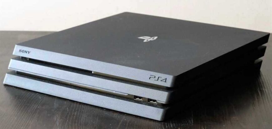 PS4 pro cracker avec les jeux deux manettes avec accessoires