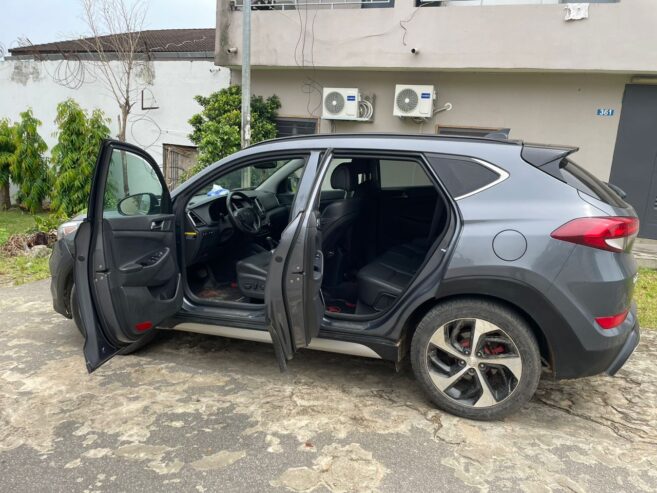 *HYUNDAI TUCSON limited 1.6T*