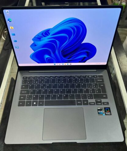 PC Samsung Galaxy Book 3 Pro 940XFG Core i7 13th Génération