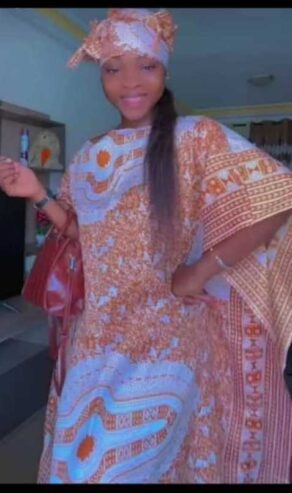 Chic boubou avec foulard disponible