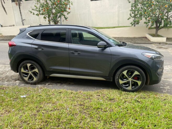 *HYUNDAI TUCSON limited 1.6T*