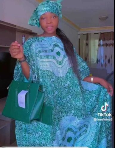 Chic boubou avec foulard disponible