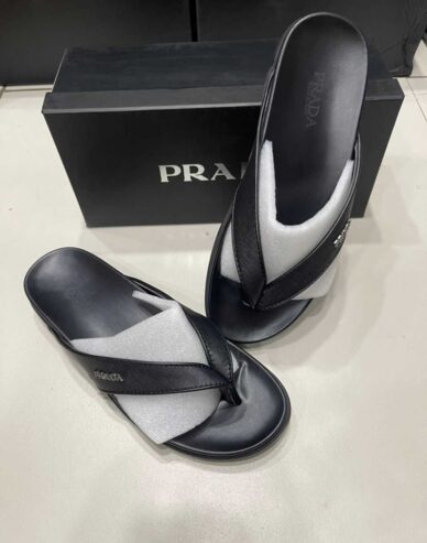 Sandales en cuir dans carton d’origine