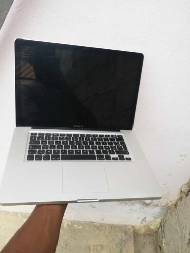 MACBOOK PRO MI 2010 CORE I5 4GO DE RAM DISQUE DUR 500GO