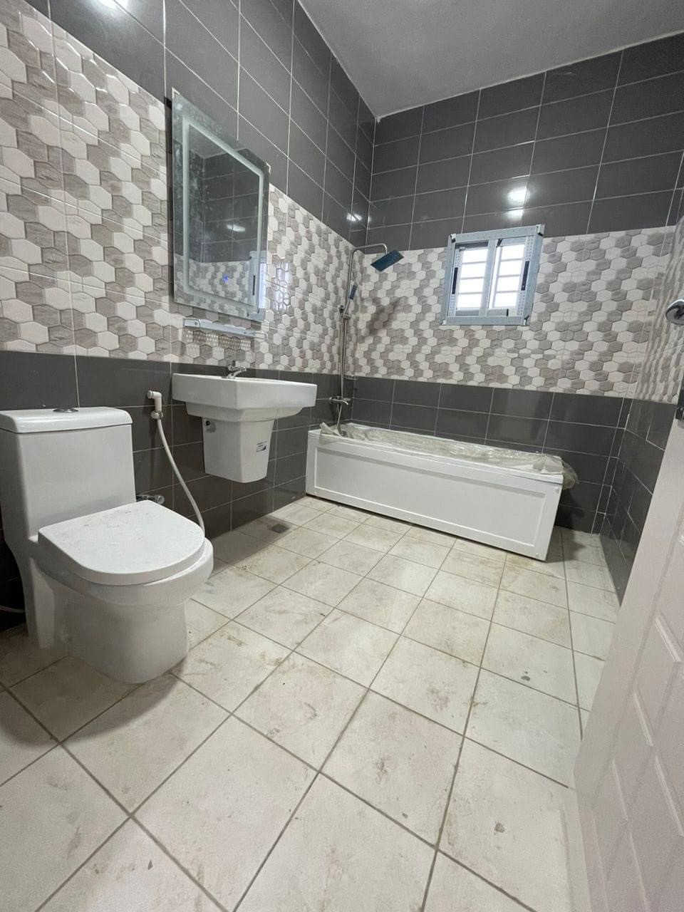 VILLA TRIPLEXE 7 PIÈCES À LOUER À RIVIERA 4