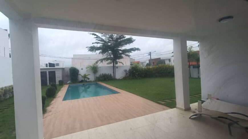 LOCATION DE VILLA DUPLEX 7 PIÈCES AVEC PISCINE À COCODY ANGR