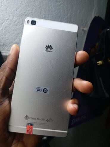 Huawei P8 lite 4go de ram memoire interne 64go