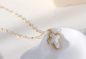 Chaîne à pendentif mini croix en acier inoxydable