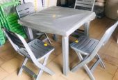 Complet chaise et table en plastique