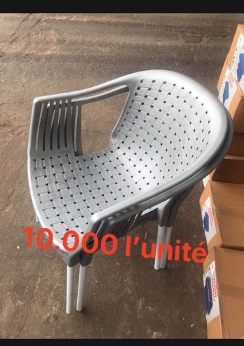 Chaise en plastique