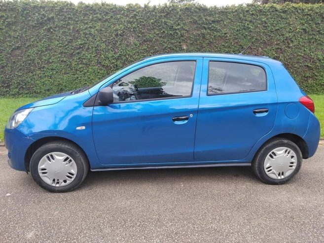 Mitsubishi Mirage année 2017 essence boîte manuelle climatis